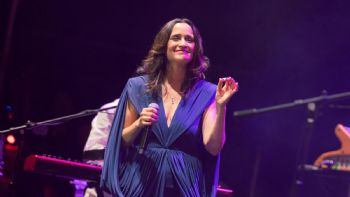 Julieta Venegas y la Sinfónica de Guanajuato, recital de vientos y “lujo” en precierre de Cervantino