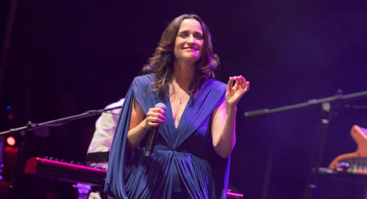 Julieta Venegas y la Sinfónica de Guanajuato, recital de vientos y “lujo” en precierre de Cervantino