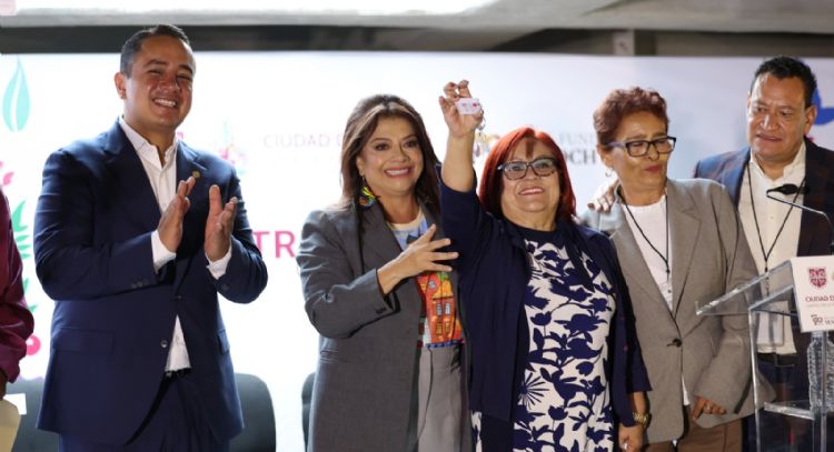 Brugada encabeza entrega de 40 viviendas sociales en la alcaldía Gustavo A. Madero