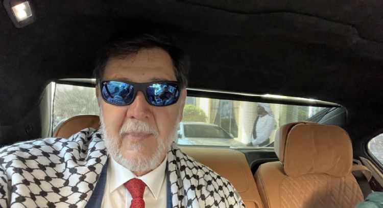Fernández Noroña presume inicio de gira en Emiratos Árabes Unidos