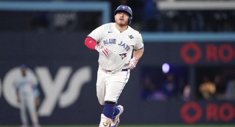 Con HR y 3 producidas de  Kirk, Toronto apaleó 11-4 a los Dodgers (Video)