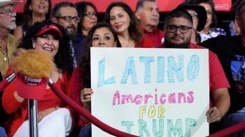 Aprobación de Trump entre hispanos cae drásticamente desde enero: encuesta AP-NORC
