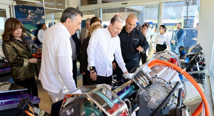 Gobernador Durazo coloca a Sonora en mapa mundial de electromovilidad con prototipo de vehículo BMC
