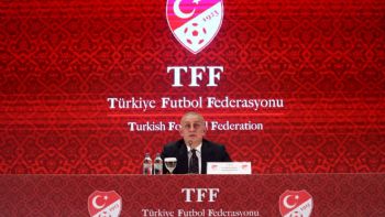 Turquía investiga a más de 150 árbitros por apostar en partidos de futbol