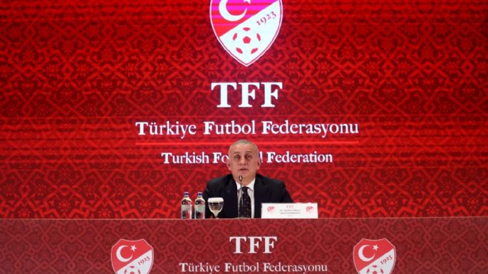 Turquía investiga a más de 150 árbitros por apostar en partidos de futbol