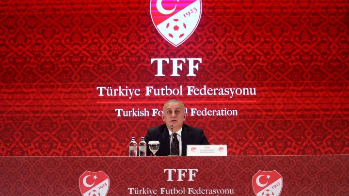 Turquía investiga a más de 150 árbitros por apostar en partidos de futbol