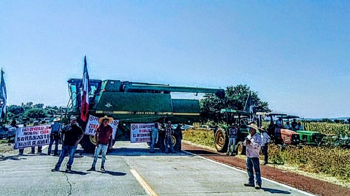 Productores del campo morelense mantienen bloqueos en la Autopista Siglo XXI