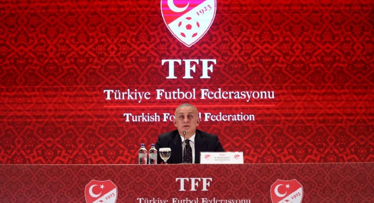 Turquía investiga a más de 150 árbitros por apostar en partidos de futbol