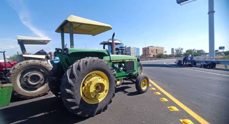 Productores agrícolas bloquean carreteras en Guanajuato