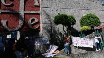 Poetas, narradoras, académicas y activistas exigen la destitución de Paco Ignacio Taibo del FCE