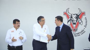 Américo Villarreal recibe ampliación de certificación TIF para el rastro de la UAT