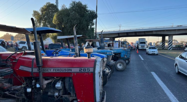 Continúa caos en Guanajuato por más de 30 horas de bloqueos de productores agrícolas