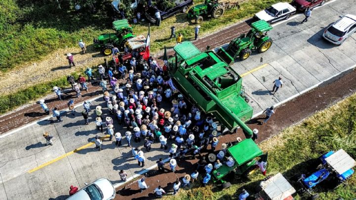 Productores morelenses cumplen tres días consecutivos de bloqueo en la Siglo XXI