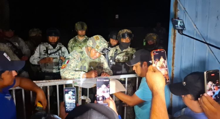 Autoridades y pobladores expulsan al Ejército de San Miguel Totolapan, tras agresión a adolescente