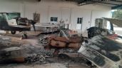 Foto ilustrativa de la nota titulada: Incendian avioneta en autopista privada de Parácuaro; FGE presume presunto ataque directo del CJNG