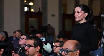 García Vilchis reaparece como “reportera” en la mañanera; “no te reconocí”, le dice Sheinbaum