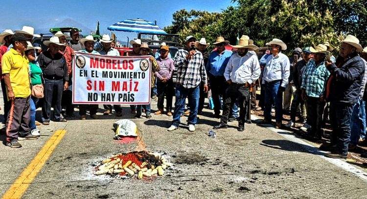 Reabren la autopista Siglo XXI; productores dan voto de confianza a la gobernadora de Morelos
