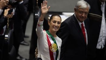 Reclamo heredado: Sheinbaum relata en su libro que AMLO no quería que asumiera el pleito con España