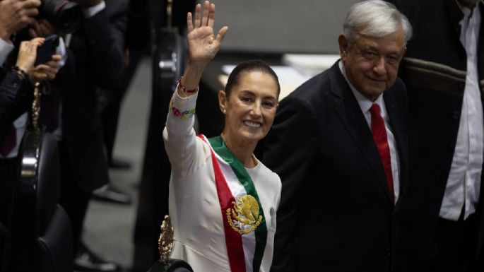 Reclamo heredado: Sheinbaum relata en su libro que AMLO no quería que asumiera el pleito con España