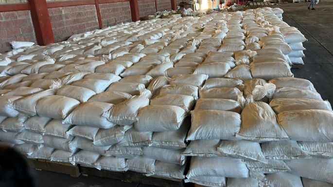 Aseguran más de 2 mil costales con precursores químicos para fabricar drogas en Durango
