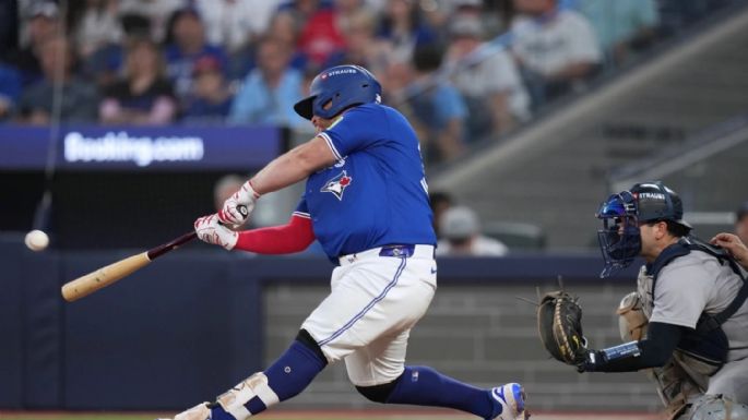 Kirk conecta dos jonrones y los Blue Jays aplastan a los Yankees 10-1