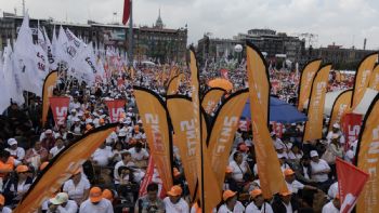 “20 compañeros por delegación”: Integrantes del SNTE recibieron indicaciones para acudir al informe