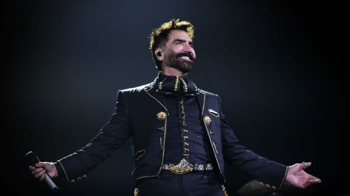 Alejandro Fernández honra a “Chente” en la CDMX ante 65 mil fans en el Estadio GNP (Video)