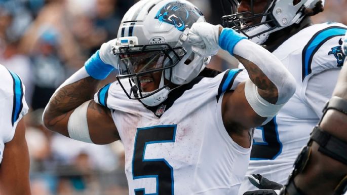 Bryce Young y Rico Dowdle ayudan a los Panthers a remontar para vencer a los Dolphins 27-24
