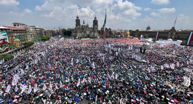 Miles de personas llenan el Zócalo capitalino por informe del primer año gobierno de Sheinbaum