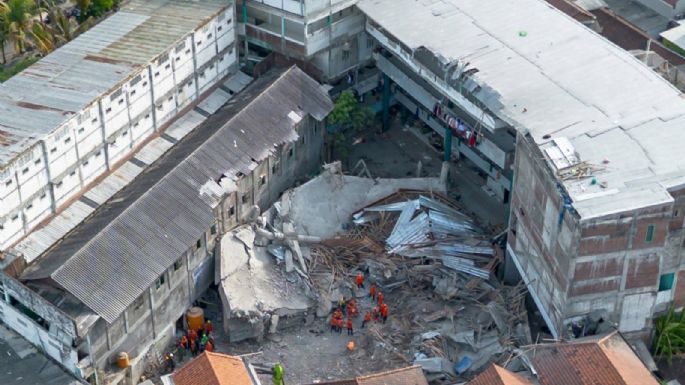 Aumentan a 64 los muertos por el derrumbe de una escuela en Indonesia