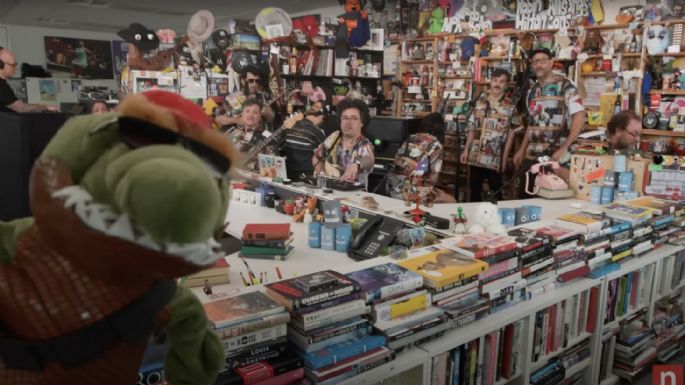 31 Minutos estrena Tiny Desk Concert con sátira crítica a las políticas de Trump (Video)