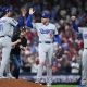 Snell brilla y el bullpen de Dodgers frena remontada de Filis para ganar 4-3 en segundo juego