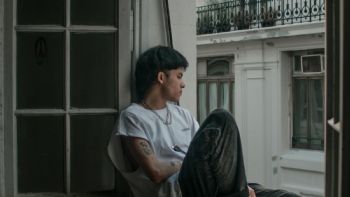 Cómo detectar a un joven incel y qué hacer para apoyarlo, según expertos