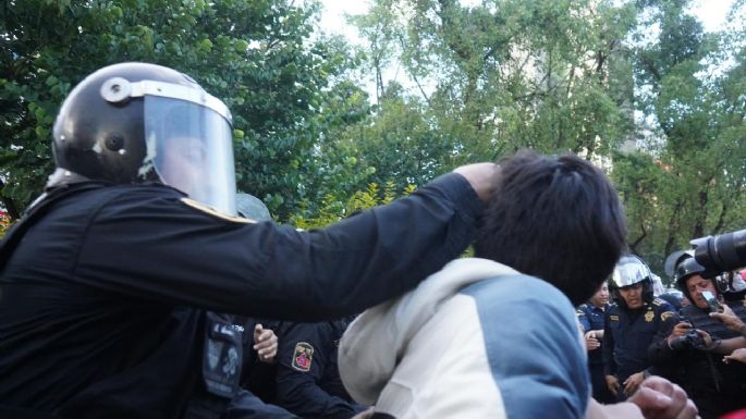 Encapuchados causan destrozos durante marcha en apoyo a Palestina (Video)