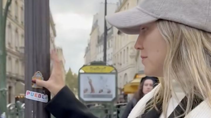 Critican a secretaria de Turismo de Puebla por pegar stickers en París (Video)