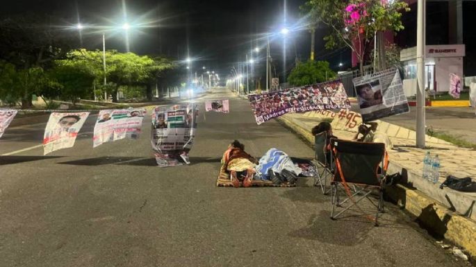 Madres en Resistencia mantienen plantón frente a la FGE Chiapas; denuncian desalojo violento