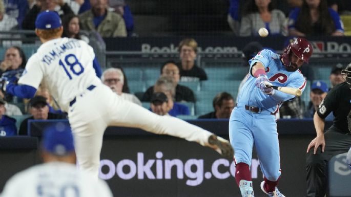 Schwarber se destapa con dos jonrones y los Filis vencen 8-2 a Dodgers para evitar la barrida