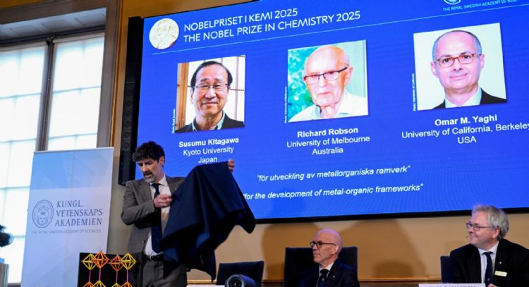 Susumu Kitagawa, Richard Robson y Omar M. Yaghi ganan el Nobel de Química por su trabajo molecular