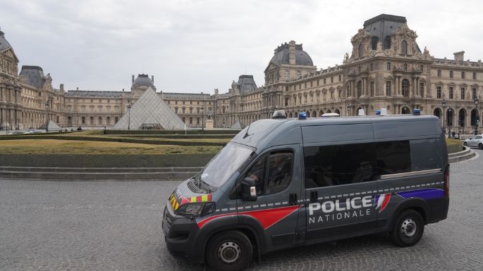 Dos nuevos sospechosos enfrentan cargos preliminares por robo en el Louvre