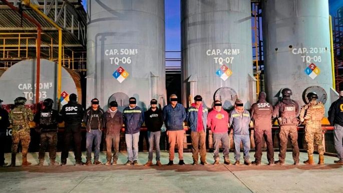 Aseguran 250 mil litros de "huachicol" en Perote, Veracruz; hay ocho detenidos