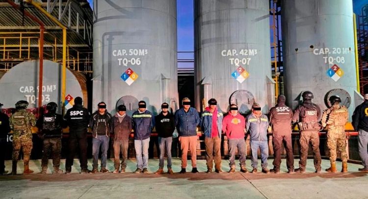 Aseguran 250 mil litros de "huachicol" en Perote, Veracruz; hay ocho detenidos