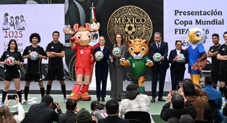 “Se lo voy a dar a una niña para que pueda soñar con futbol”: Sheinbaum regalará el boleto 001