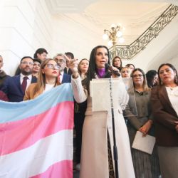 Morena rompe sesión por polémica en disculpa pública de América Rangel a activista trans