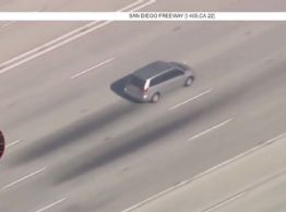 Prófuga evade a la policía por cuatro condados de California antes de huir a México (Video)