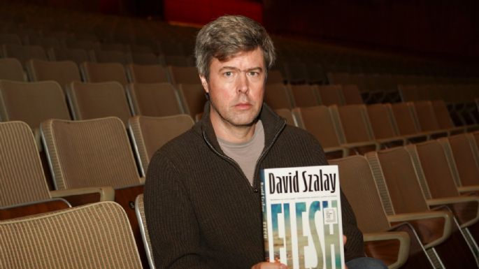 El escritor David Szalay gana el Premio Booker de ficción por su novela “Flesh”