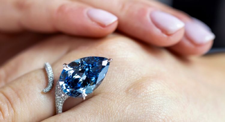 Diamante "Mellon Blue" se vende por 26.6 millones dólares durante subasta en Suiza