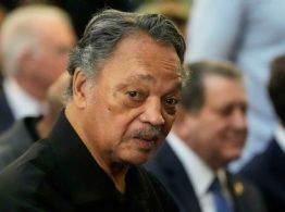 Hospitalizan al líder defensor de derechos civiles, Jesse Jackson por un raro trastorno neurológico