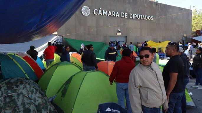 La CNTE instala plantón en inmediaciones de la Cámara de Diputados