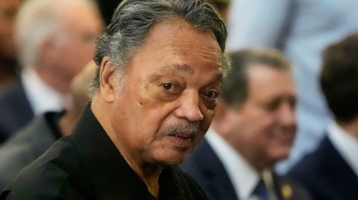 Hospitalizan al líder defensor de derechos civiles, Jesse Jackson por un raro trastorno neurológico