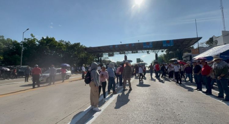 Maestros del SNTE toman casetas y protestan en edificios públicos de Tuxtla Gutiérrez